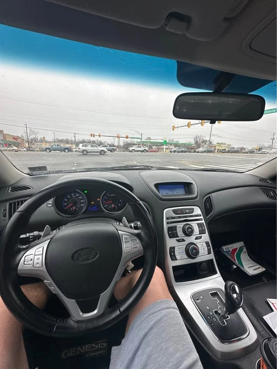 2010 Hyundai Genesis Coupe - Image 2 of 10
