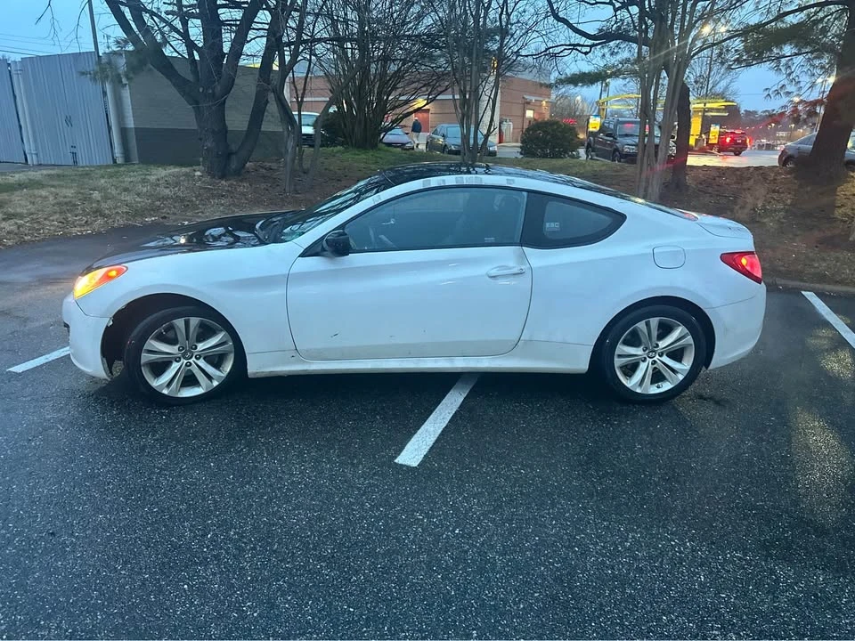 2010 Hyundai Genesis Coupe - Image 10 of 10