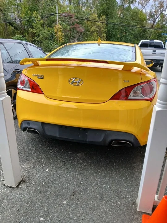 2010 Hyundai Genesis Coupe - Image 4 of 4