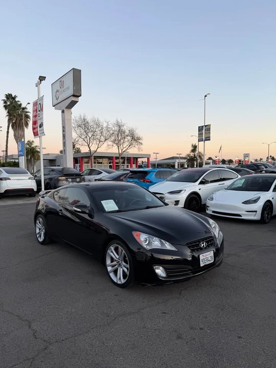 2010 Hyundai Genesis Coupe - Image 2 of 9