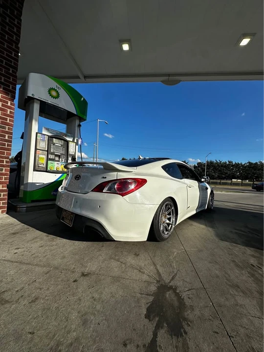 2010 Hyundai Genesis Coupe - Image 3 of 5
