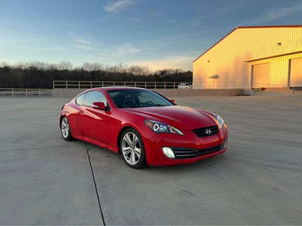 2010 Hyundai Genesis Coupe - Image 2 of 10