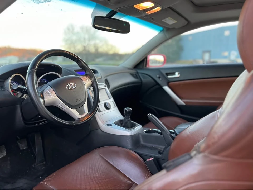 2010 Hyundai Genesis Coupe - Image 7 of 10