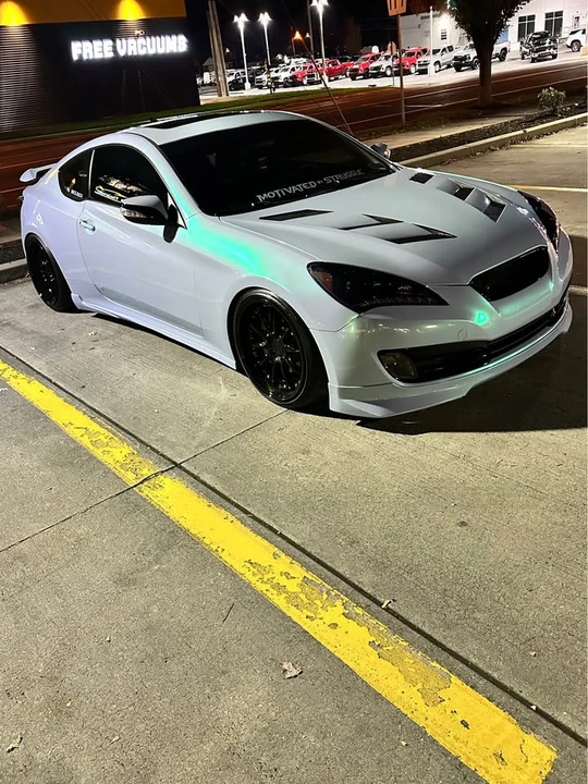 2010 Hyundai Genesis Coupe - Image 2 of 4