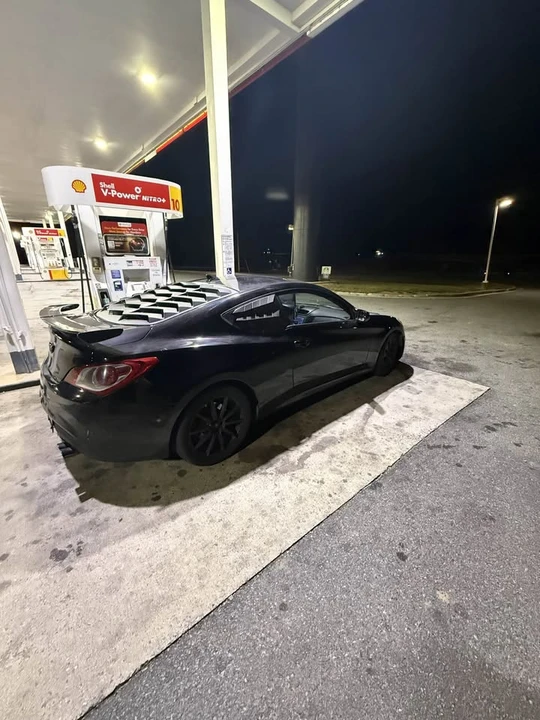 2010 Hyundai Genesis Coupe - Image 3 of 7