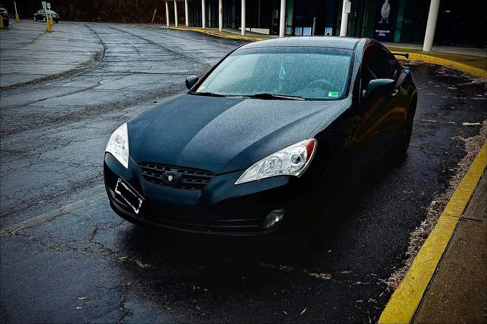 2010 Hyundai Genesis Coupe - Image 4 of 7