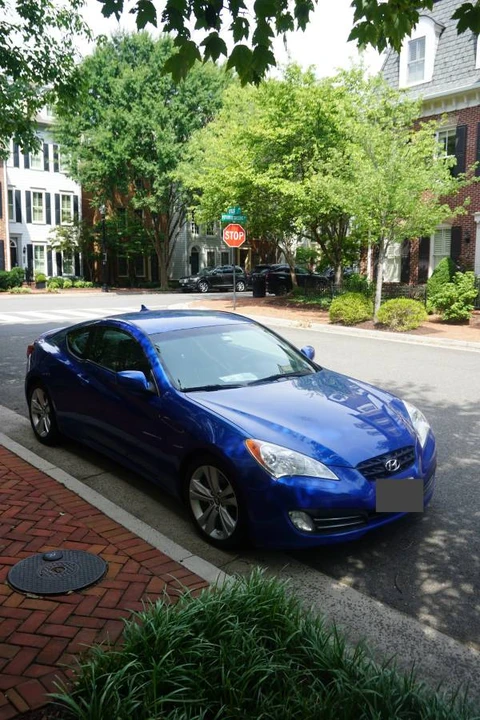 2010 Hyundai Genesis Coupe - Image 4 of 12