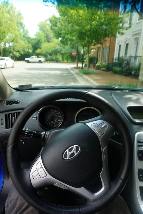 2010 Hyundai Genesis Coupe - Image 8 of 12