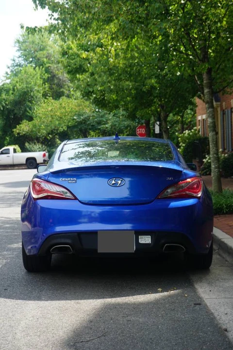 2010 Hyundai Genesis Coupe - Image 5 of 12