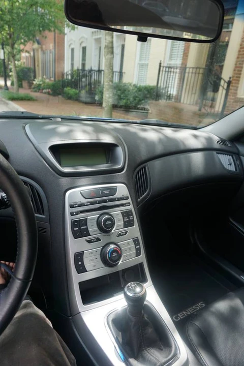 2010 Hyundai Genesis Coupe - Image 7 of 12