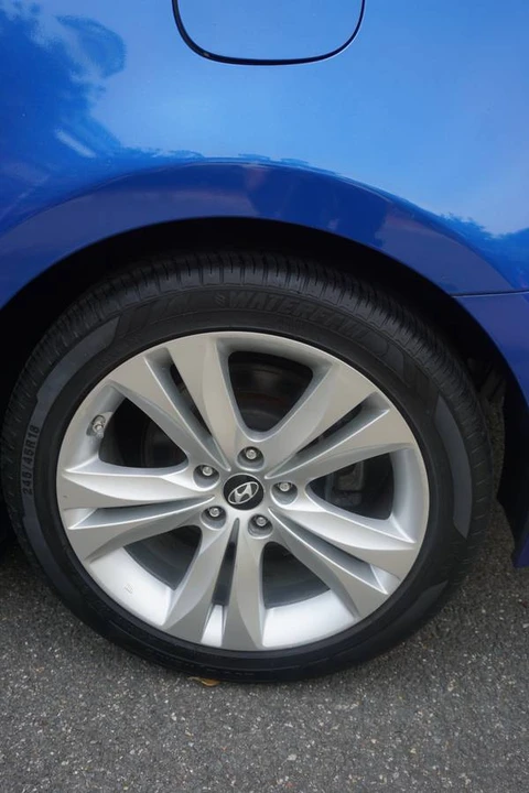 2010 Hyundai Genesis Coupe - Image 10 of 12