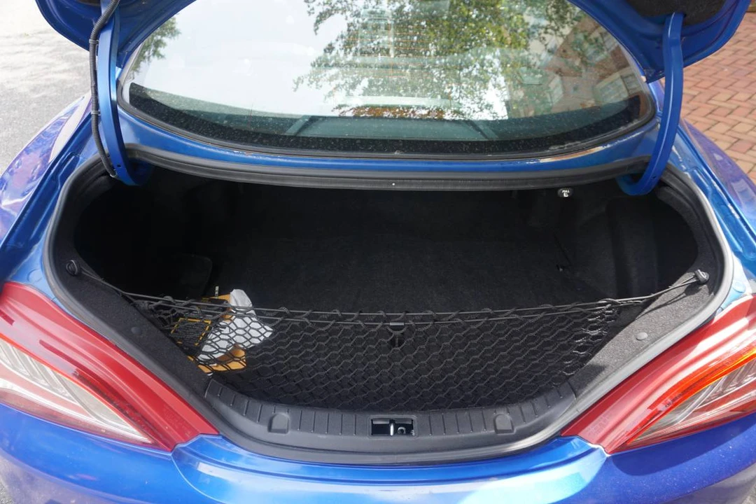 2010 Hyundai Genesis Coupe - Image 6 of 12