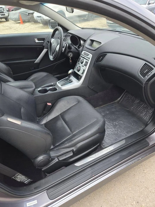 2010 Hyundai Genesis - Image 4 of 8