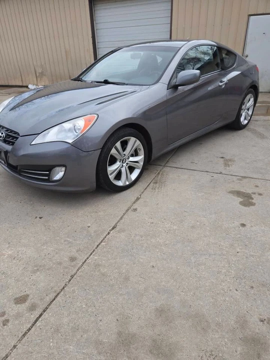 2010 Hyundai Genesis - Image 2 of 8