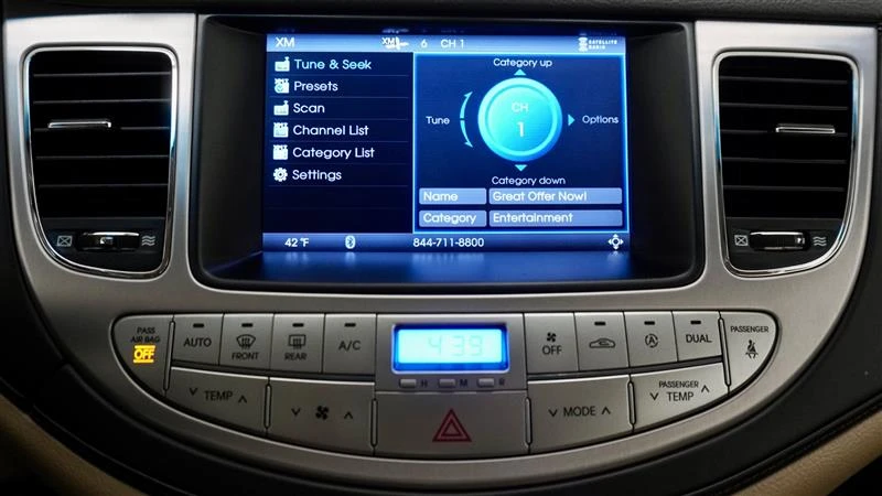 2010 Hyundai Genesis - Image 15 of 20
