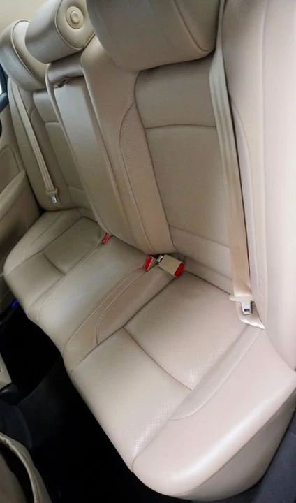 2010 Hyundai Genesis - Image 5 of 20