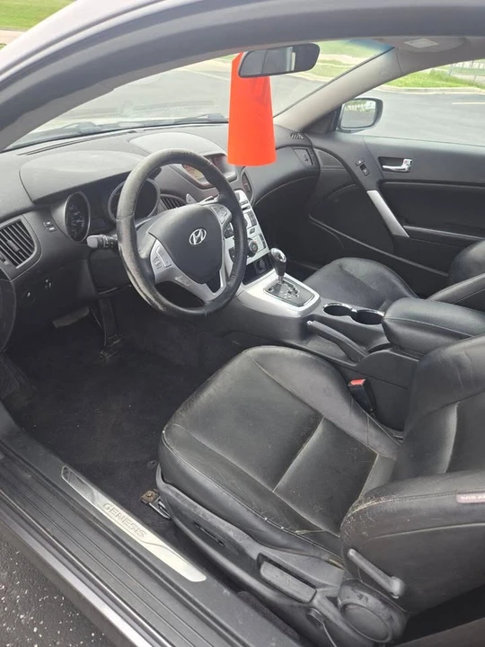 2010 Hyundai Genesis - Image 7 of 9