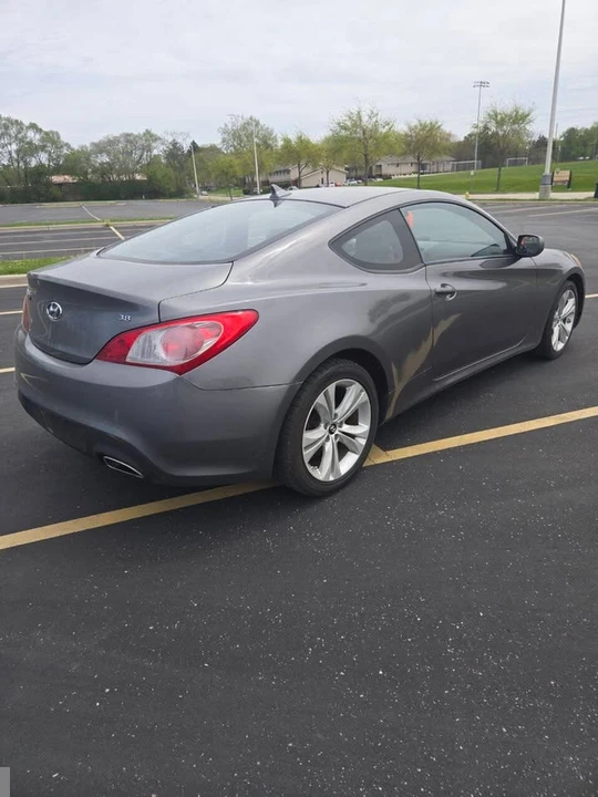 2010 Hyundai Genesis - Image 4 of 9