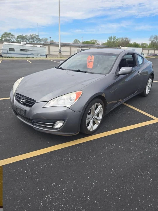 2010 Hyundai Genesis - Image 2 of 9