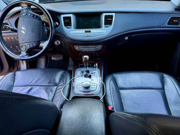 2010 Hyundai Genesis - Image 10 of 16