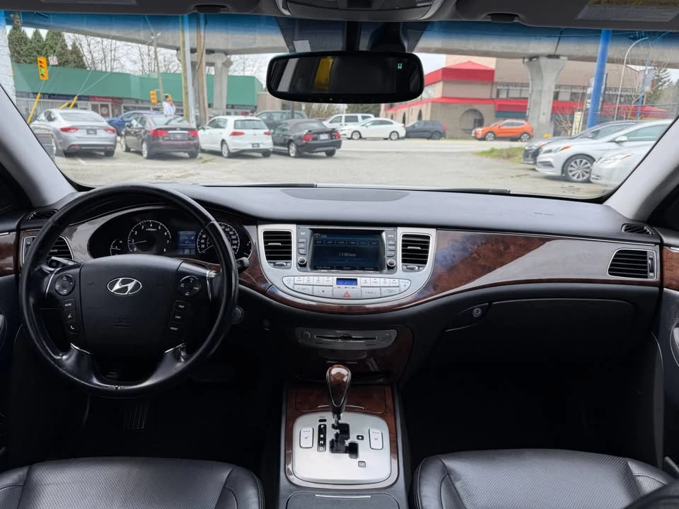 2010 Hyundai Genesis - Image 14 of 20