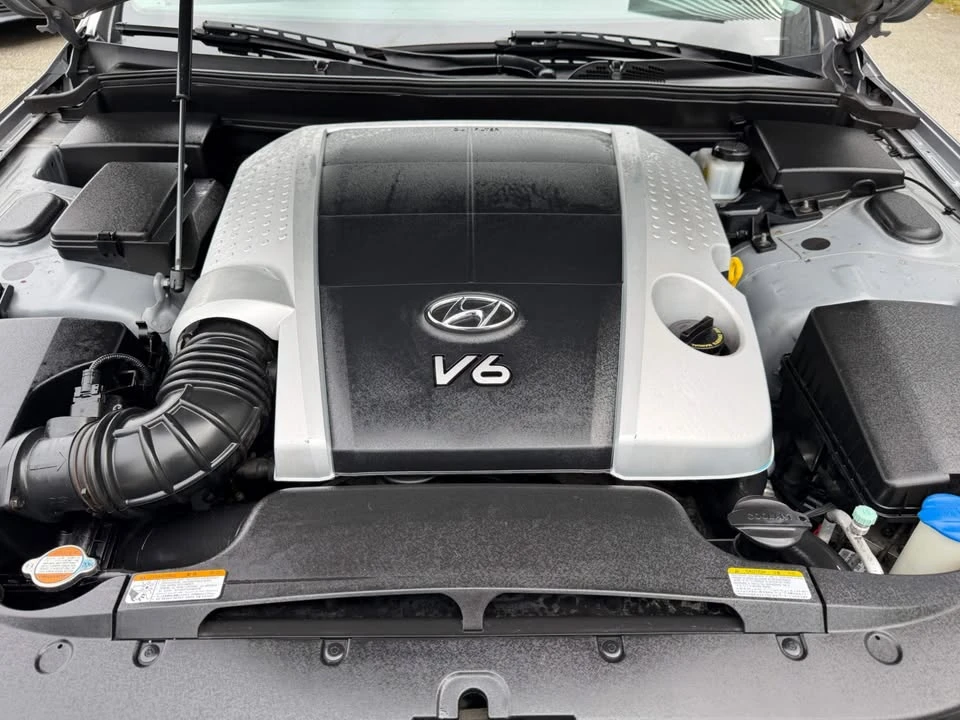 2010 Hyundai Genesis - Image 18 of 20