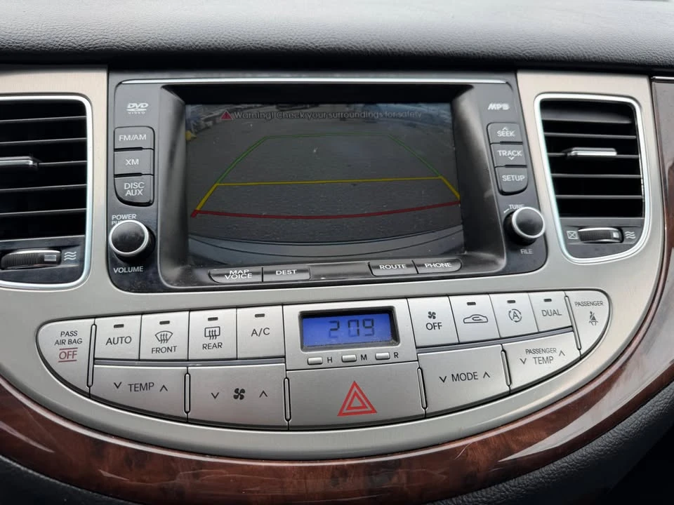 2010 Hyundai Genesis - Image 17 of 20