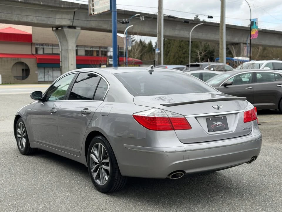 2010 Hyundai Genesis - Image 5 of 20
