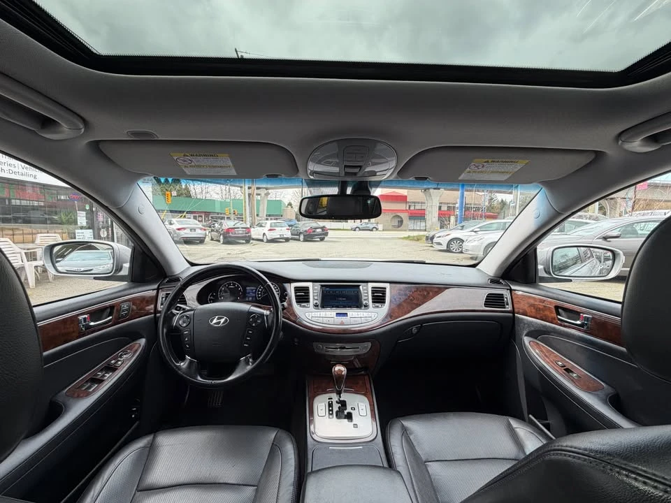2010 Hyundai Genesis - Image 15 of 20