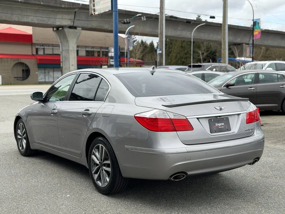 2010 Hyundai Genesis - Image 5 of 20