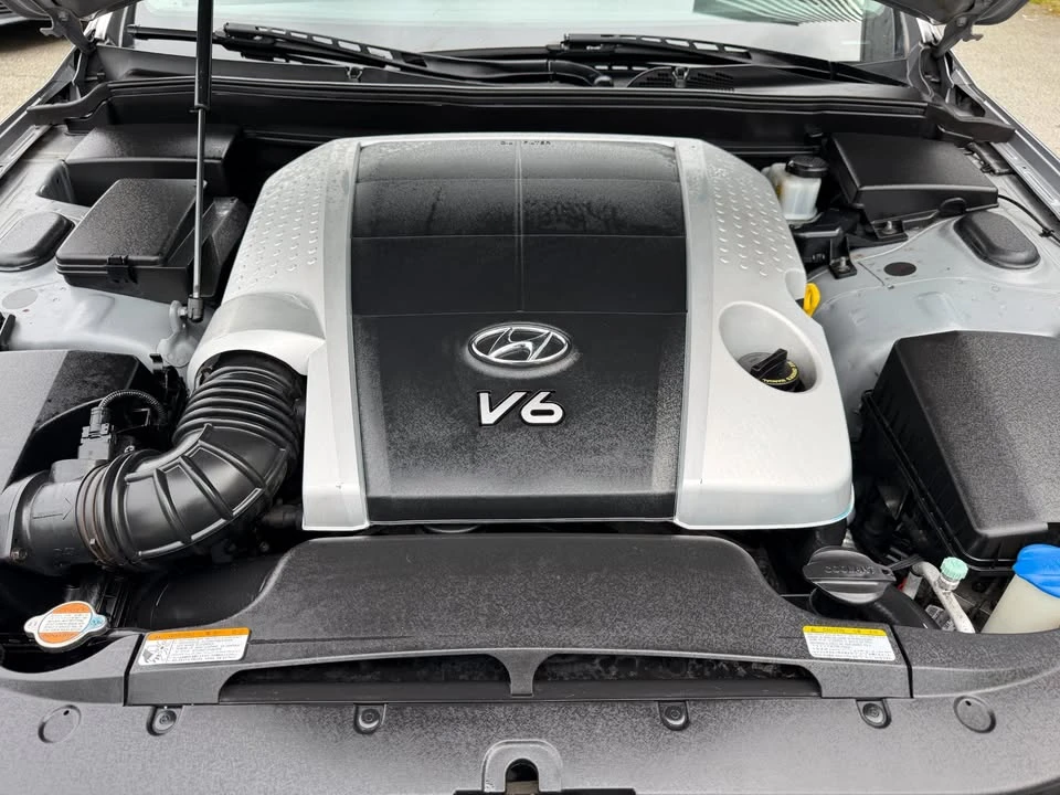 2010 Hyundai Genesis - Image 18 of 20
