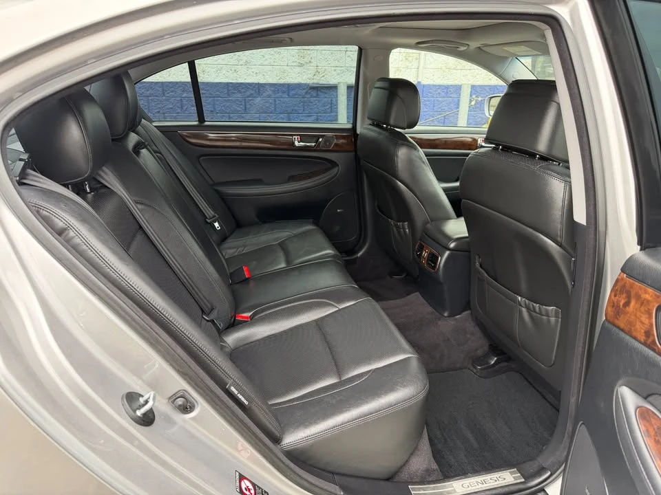 2010 Hyundai Genesis - Image 12 of 20