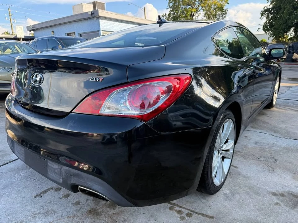 2010 Hyundai Genesis Coupe - Image 10 of 15