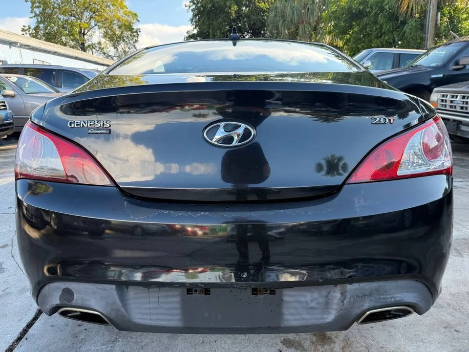 2010 Hyundai Genesis Coupe - Image 9 of 15