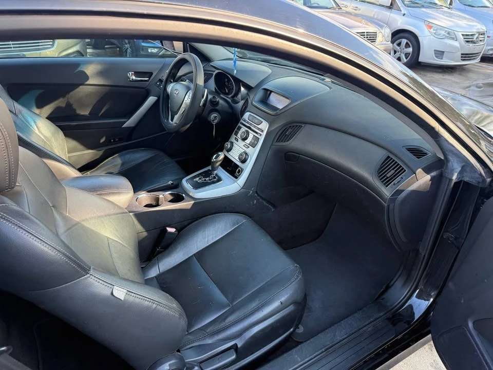 2010 Hyundai Genesis Coupe - Image 12 of 15
