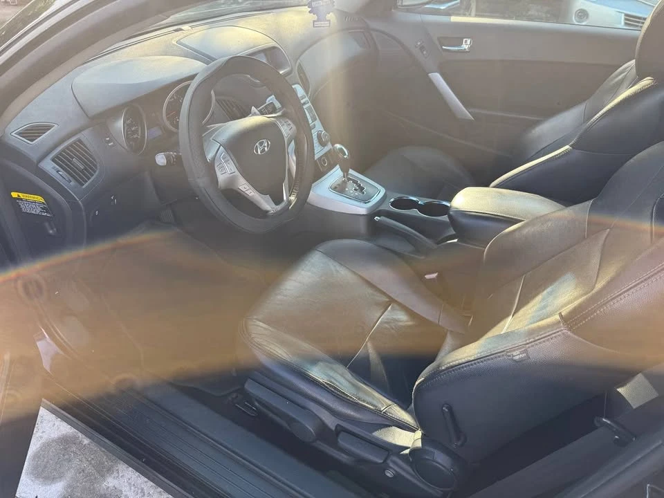 2010 Hyundai Genesis Coupe - Image 13 of 15
