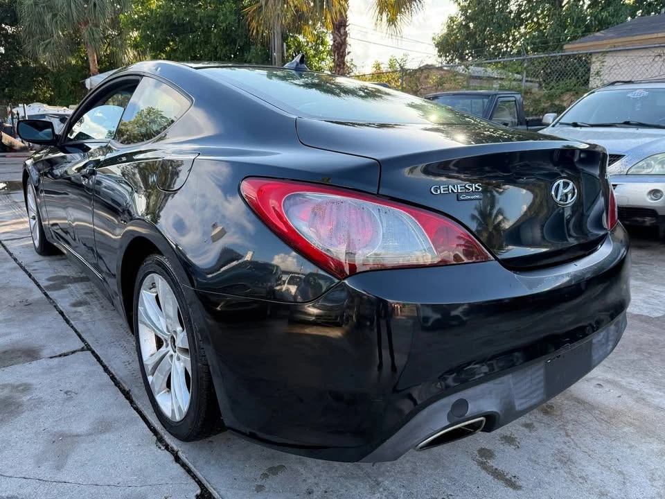 2010 Hyundai Genesis Coupe - Image 8 of 15