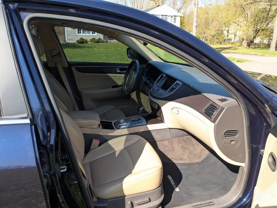 2010 Hyundai Genesis - Image 8 of 10