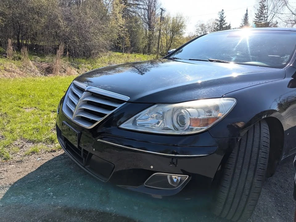 2010 Hyundai Genesis - Image 2 of 10