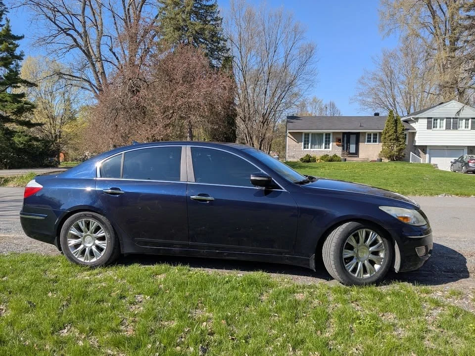 2010 Hyundai Genesis - Image 5 of 10
