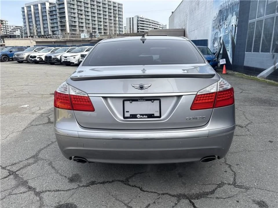2010 Hyundai Genesis - Image 6 of 20