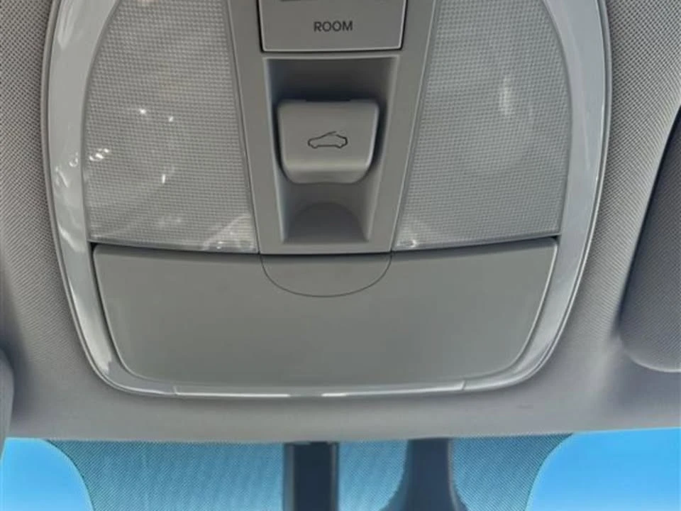 2010 Hyundai Genesis - Image 15 of 20