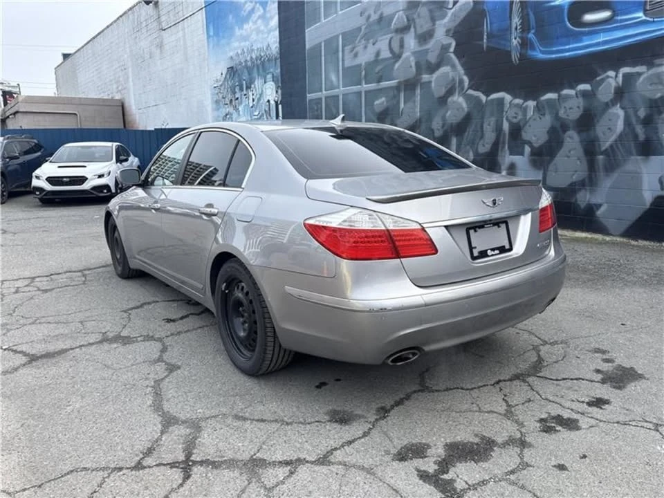 2010 Hyundai Genesis - Image 7 of 20