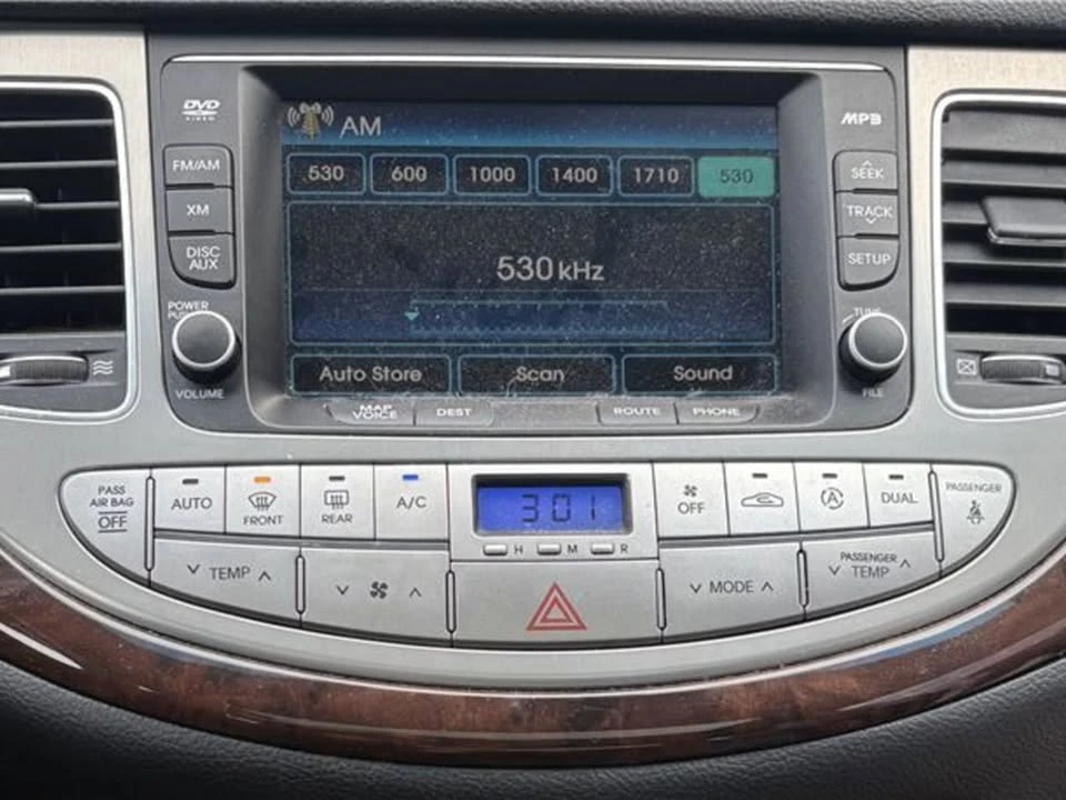 2010 Hyundai Genesis - Image 13 of 20