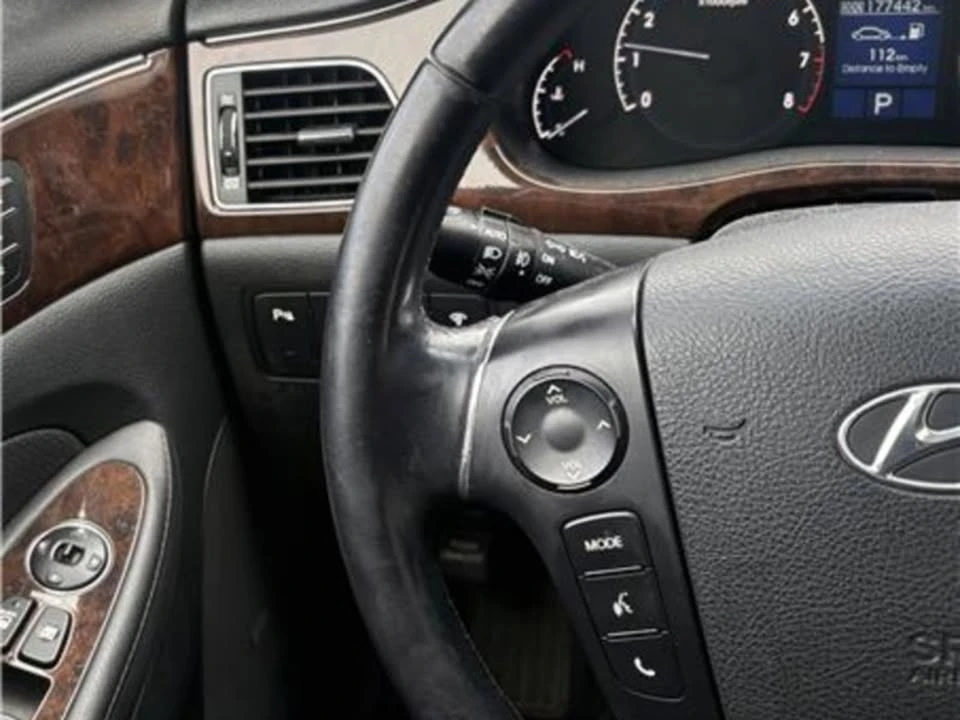 2010 Hyundai Genesis - Image 11 of 20
