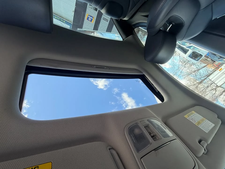 2010 Hyundai Genesis - Image 16 of 20