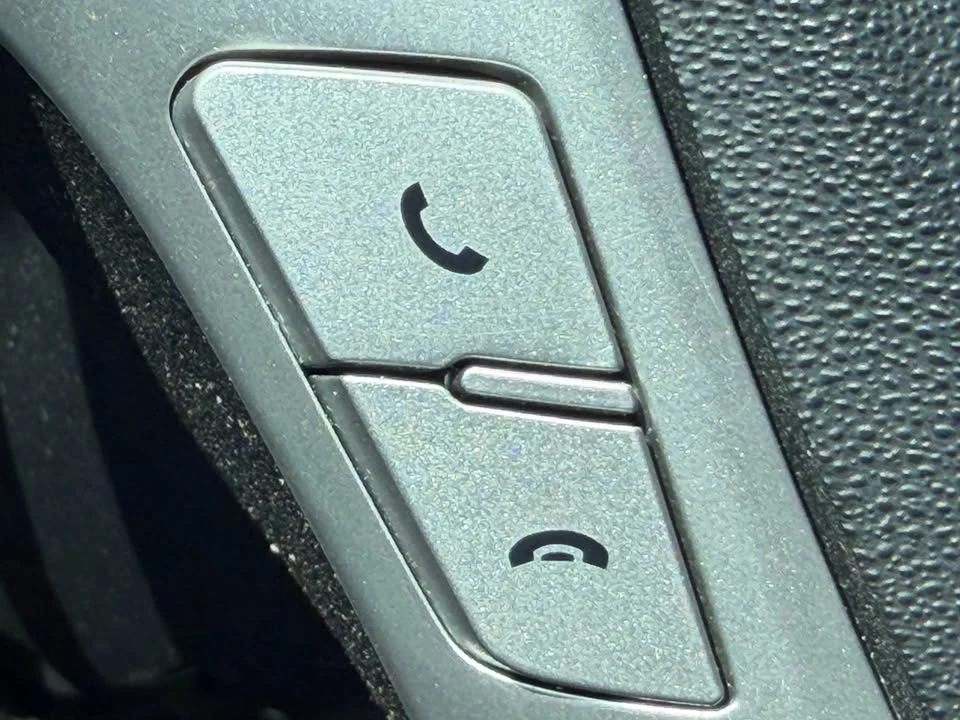 2010 Hyundai Genesis - Image 12 of 20
