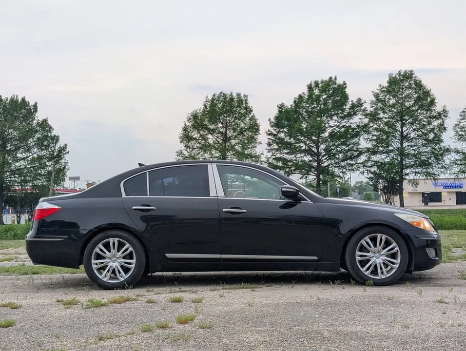 2010 Hyundai Genesis - Image 5 of 17