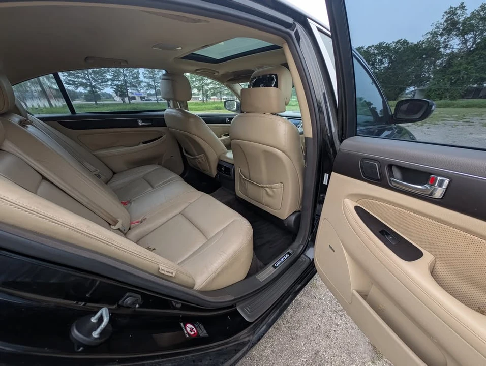 2010 Hyundai Genesis - Image 17 of 17