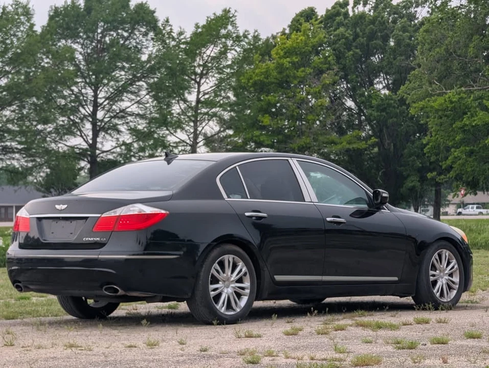 2010 Hyundai Genesis - Image 4 of 17